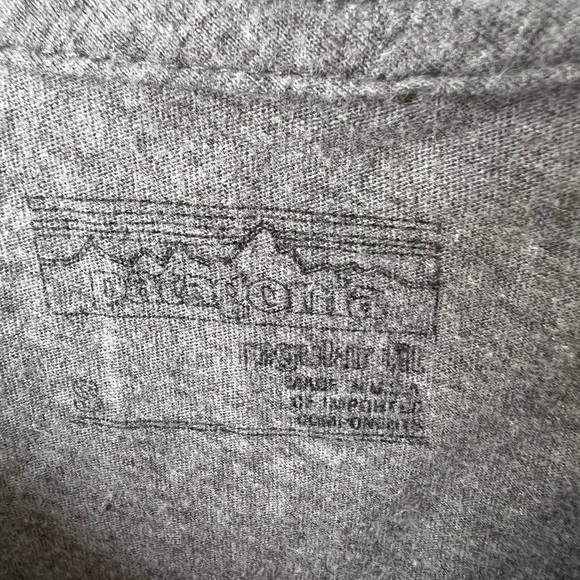Patagonia Women’s Gray Graphic Short Sleeve T-Shirt Size Small - Picture 3 of 7